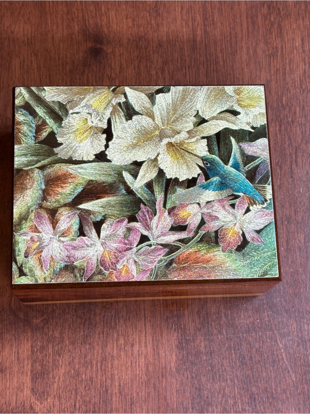 Cedar box with beautiful hummingbird Floral metallic top